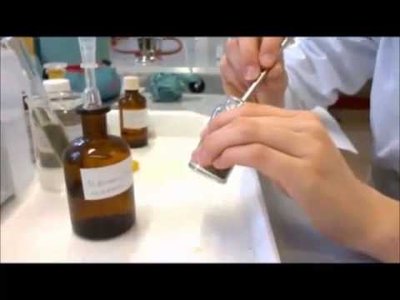 Ecetsav reakciója fémekkel