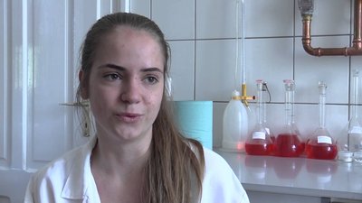 A labor diákszemmel